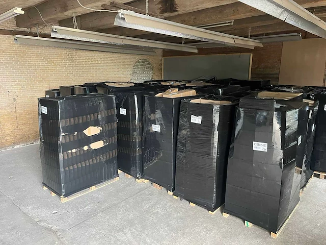 Partij retourgoederen - pc / monitors - 612 items - afbeelding 1 van  4