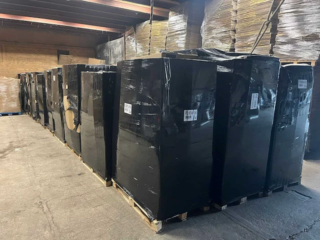 Partij retourgoederen - pc / monitors - 614 items - afbeelding 1 van  4