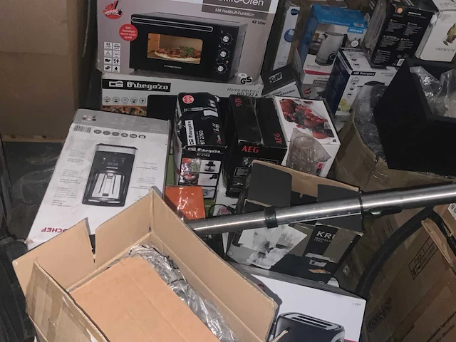 Partij retourgoederen (21 pallets, o.a. televisies en huishoudelijke apparaten) - afbeelding 2 van  35