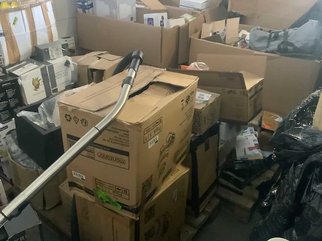 Partij retourgoederen (21 pallets, o.a. televisies en huishoudelijke apparaten) - afbeelding 6 van  35