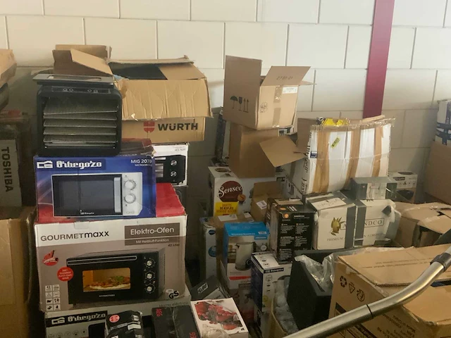 Partij retourgoederen (21 pallets, o.a. televisies en huishoudelijke apparaten) - afbeelding 11 van  35