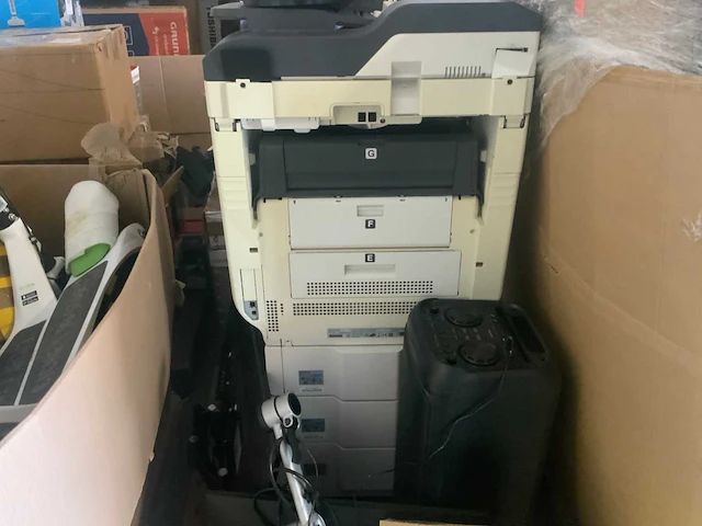 Partij retourgoederen (21 pallets, o.a. televisies en huishoudelijke apparaten) - afbeelding 14 van  35