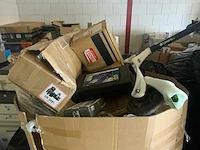 Partij retourgoederen (21 pallets, o.a. televisies en huishoudelijke apparaten) - afbeelding 15 van  35