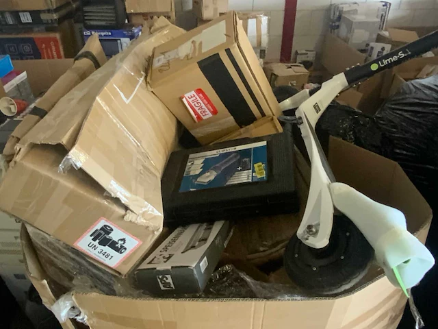 Partij retourgoederen (21 pallets, o.a. televisies en huishoudelijke apparaten) - afbeelding 16 van  35