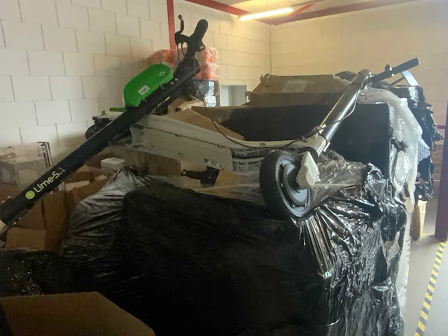 Partij retourgoederen (21 pallets, o.a. televisies en huishoudelijke apparaten) - afbeelding 18 van  35