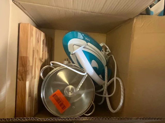 Partij retourgoederen (21 pallets, o.a. televisies en huishoudelijke apparaten) - afbeelding 19 van  35