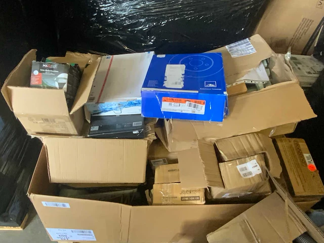 Partij retourgoederen (21 pallets, o.a. televisies en huishoudelijke apparaten) - afbeelding 20 van  35