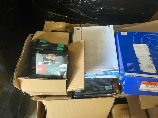 Partij retourgoederen (21 pallets, o.a. televisies en huishoudelijke apparaten) - afbeelding 21 van  35