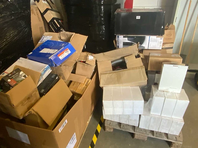 Partij retourgoederen (21 pallets, o.a. televisies en huishoudelijke apparaten) - afbeelding 22 van  35