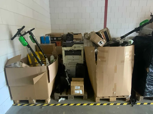 Partij retourgoederen (21 pallets, o.a. televisies en huishoudelijke apparaten) - afbeelding 12 van  35