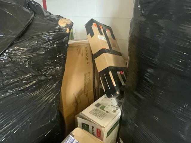 Partij retourgoederen (21 pallets, o.a. televisies en huishoudelijke apparaten) - afbeelding 27 van  35