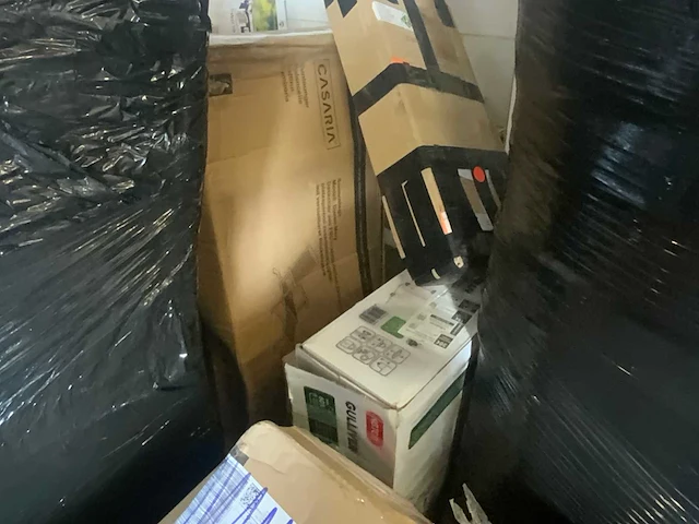 Partij retourgoederen (21 pallets, o.a. televisies en huishoudelijke apparaten) - afbeelding 28 van  35