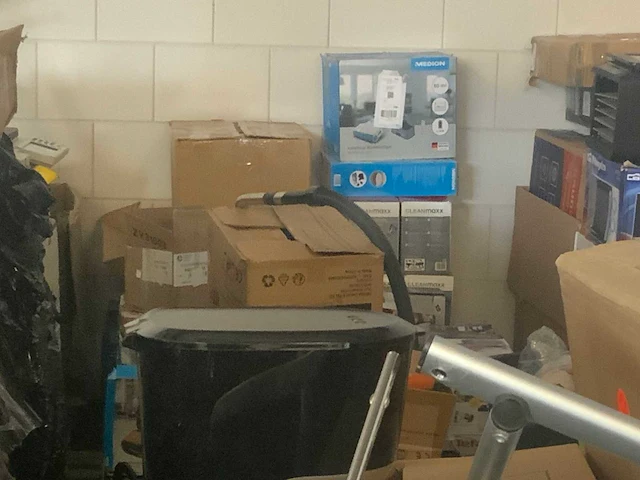 Partij retourgoederen (21 pallets, o.a. televisies en huishoudelijke apparaten) - afbeelding 29 van  35