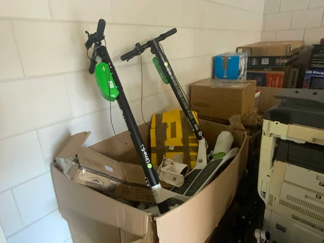 Partij retourgoederen (21 pallets, o.a. televisies en huishoudelijke apparaten) - afbeelding 23 van  35