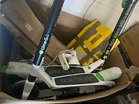 Partij retourgoederen (21 pallets, o.a. televisies en huishoudelijke apparaten) - afbeelding 30 van  35