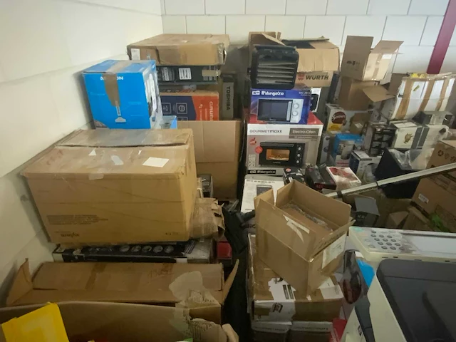 Partij retourgoederen (21 pallets, o.a. televisies en huishoudelijke apparaten) - afbeelding 31 van  35
