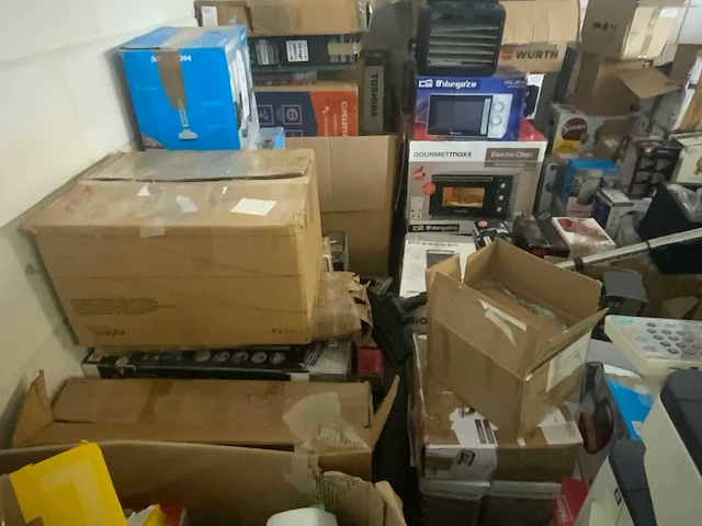 Partij retourgoederen (21 pallets, o.a. televisies en huishoudelijke apparaten) - afbeelding 32 van  35