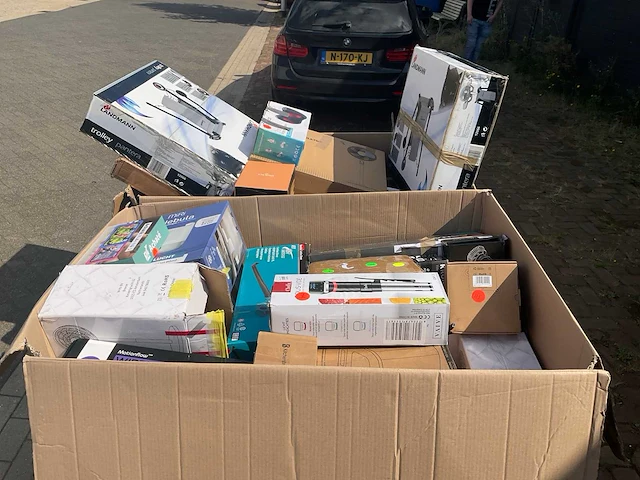 Partij retourgoederen - afbeelding 27 van  27
