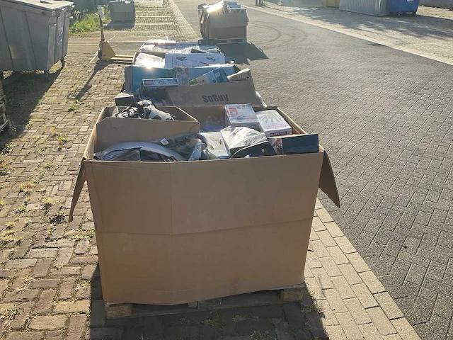 Partij retourgoederen - afbeelding 42 van  46