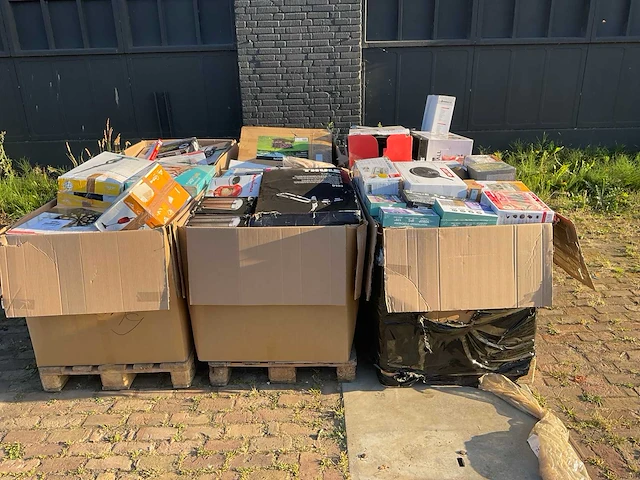 Partij retourgoederen - afbeelding 23 van  54