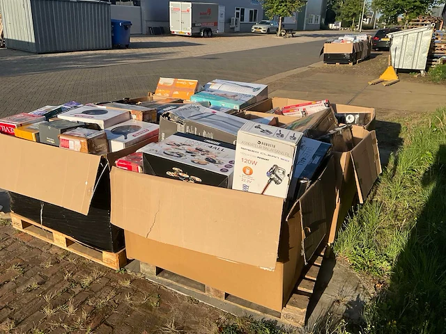 Partij retourgoederen - afbeelding 52 van  54