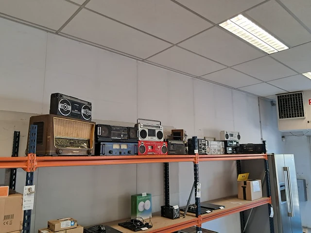 Partij retro audio, akai, sanyo, sharp, wega, panasonic , zwart - afbeelding 1 van  9