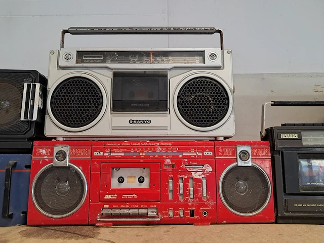 Partij retro audio, akai, sanyo, sharp, wega, panasonic , zwart - afbeelding 4 van  9