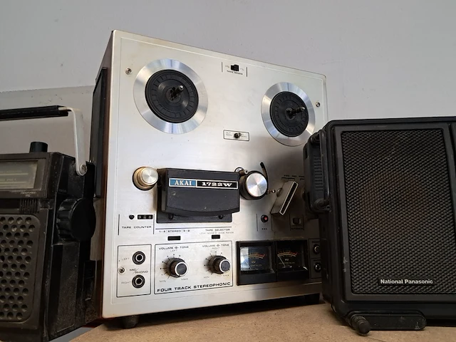 Partij retro audio, akai, sanyo, sharp, wega, panasonic , zwart - afbeelding 6 van  9