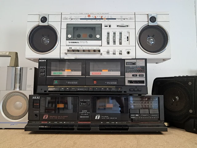 Partij retro audio, akai, sanyo, sharp, wega, panasonic , zwart - afbeelding 9 van  9