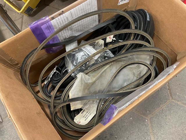 Partij riemen - afbeelding 1 van  3