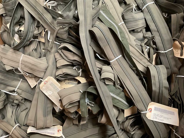 Partij ritsen - afbeelding 2 van  4