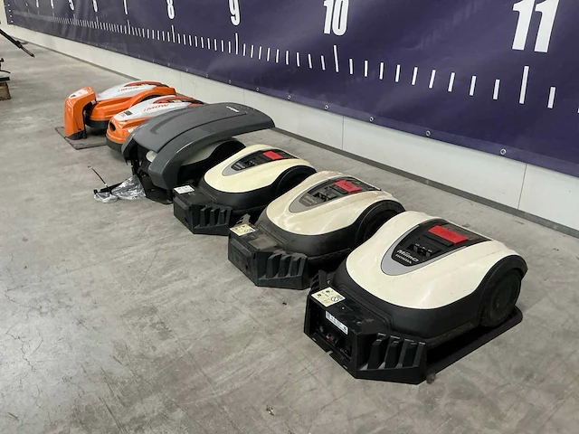 Partij robotmaaiers (6x) - afbeelding 2 van  9