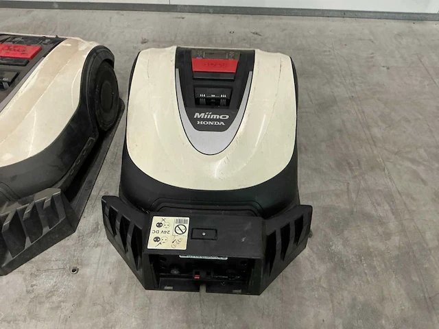 Partij robotmaaiers (6x) - afbeelding 3 van  9