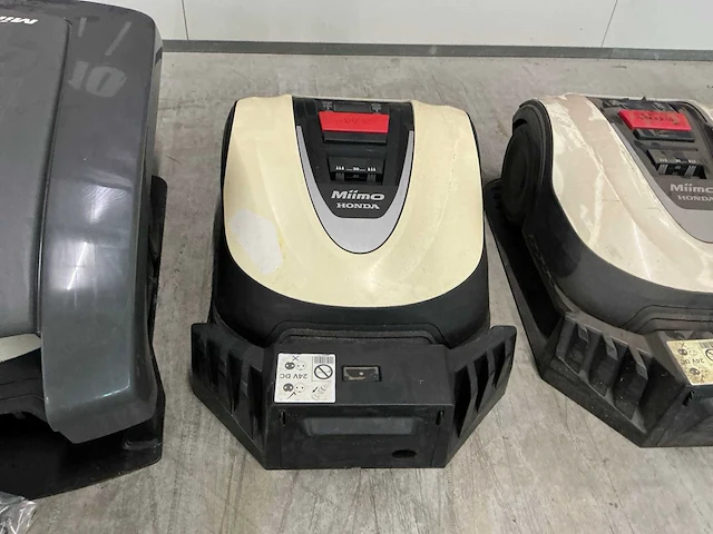 Partij robotmaaiers (6x) - afbeelding 5 van  9