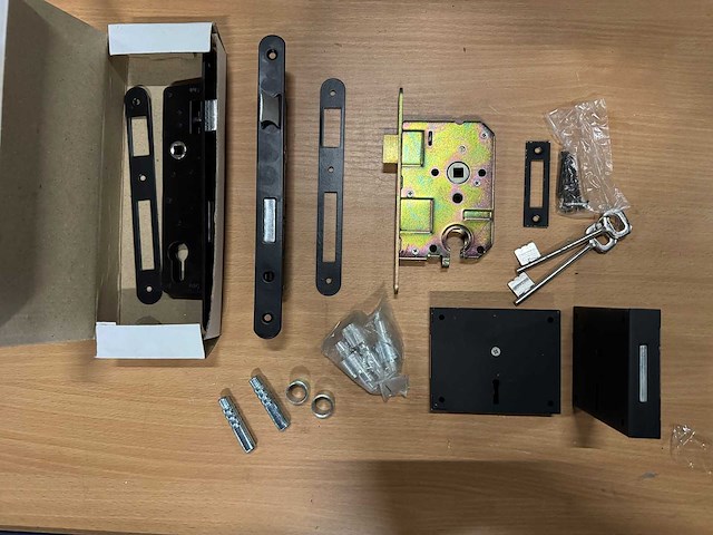 Partij rodax hang- en sluitwerk circa 5.000kg - afbeelding 4 van  6