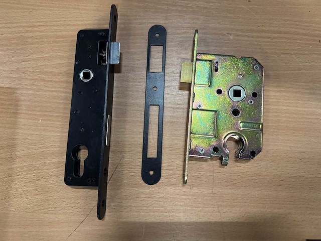 Partij rodax hang- en sluitwerk circa 5.000kg - afbeelding 5 van  6