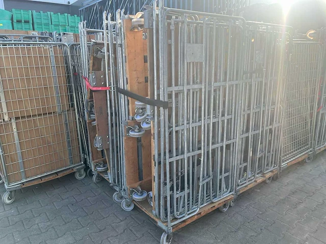 Partij rolcontainers ca 200 stuks - afbeelding 5 van  15