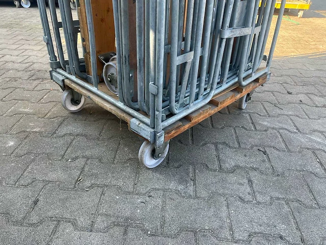 Partij rolcontainers ca 200 stuks - afbeelding 10 van  15