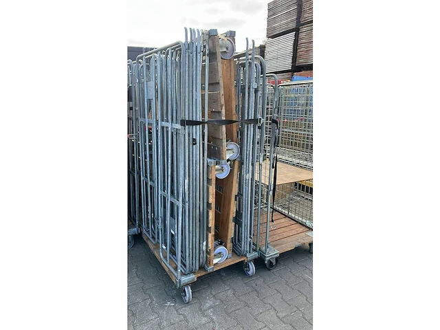 Partij rolcontainers ca 200 stuks - afbeelding 11 van  15