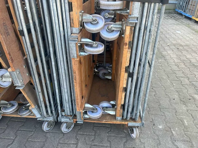 Partij rolcontainers ca 200 stuks - afbeelding 12 van  15