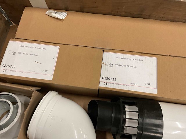 Partij rookgas afvoer en lucht toevoer hulpstukken - afbeelding 4 van  5