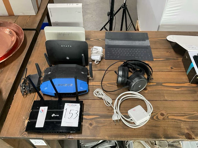 Partij routers en elektronica - afbeelding 1 van  13