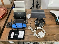 Partij routers en elektronica - afbeelding 1 van  13