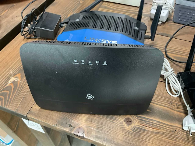 Partij routers en elektronica - afbeelding 10 van  13