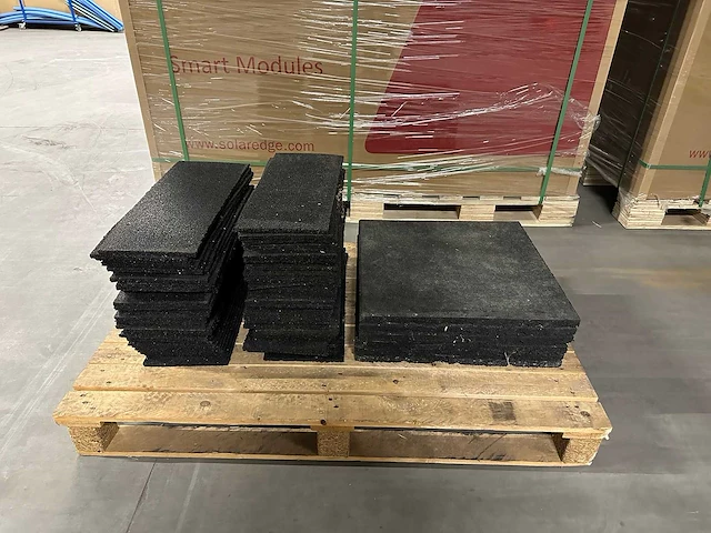Partij rubbers t.b.v. dakconstructie zonnepanelen - afbeelding 1 van  2
