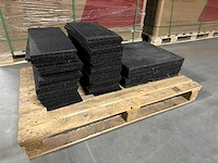 Partij rubbers t.b.v. dakconstructie zonnepanelen - afbeelding 2 van  2