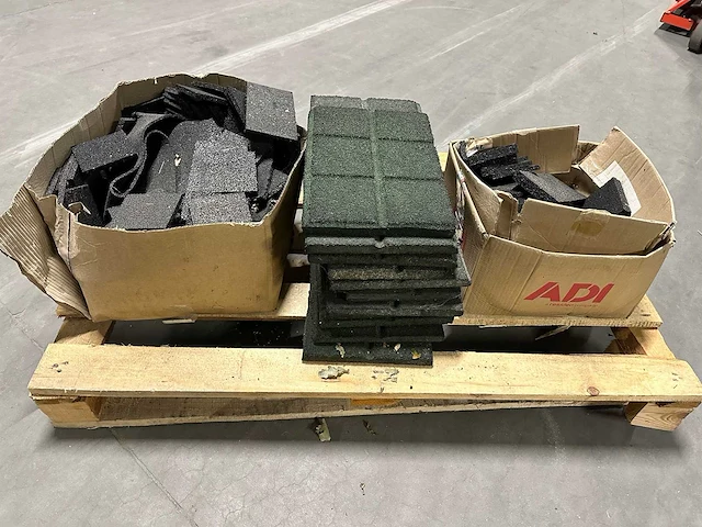 Partij rubbers t.b.v. dakconstructie zonnepanelen - afbeelding 1 van  2