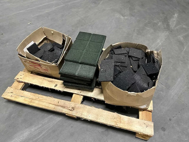 Partij rubbers t.b.v. dakconstructie zonnepanelen - afbeelding 2 van  2