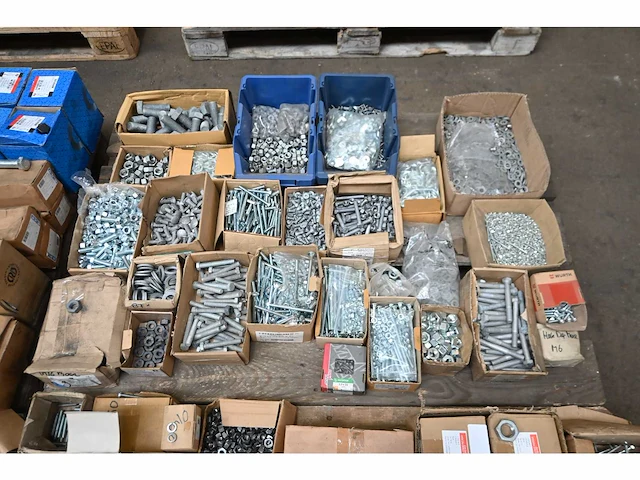 Partij rvs installatiemateriaal (135 bakken / verpakkingen) - afbeelding 3 van  5