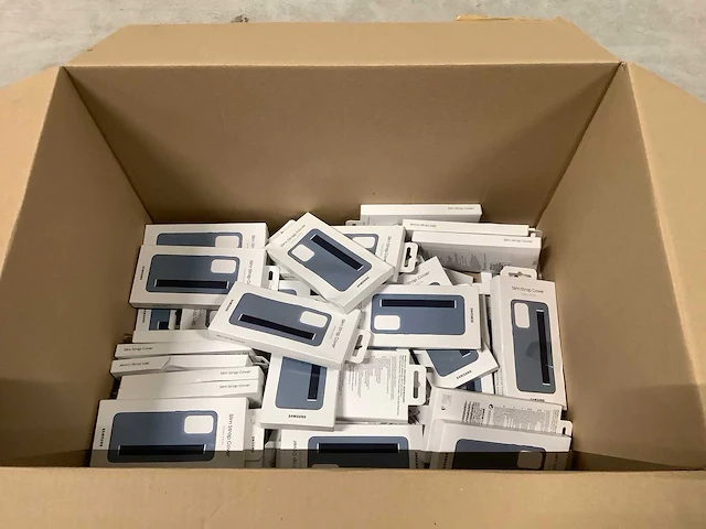 Partij samsung telefoon hoesjes (54x) - afbeelding 1 van  3